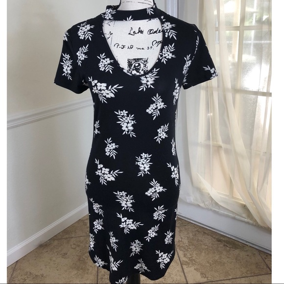 Forever 21 Dresses & Skirts - 🔥Forever 21 Floral Body Con Dress NWT Large